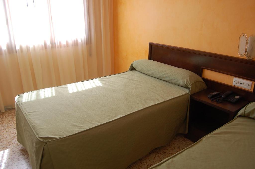 Hotel Balfagón Calanda Quarto foto