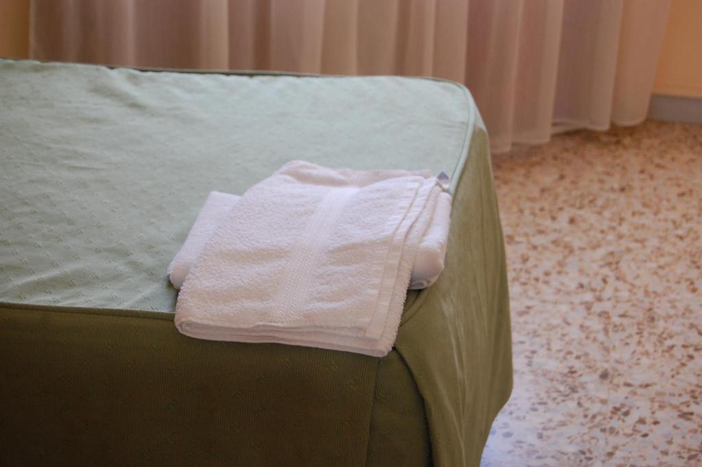 Hotel Balfagón Calanda Quarto foto